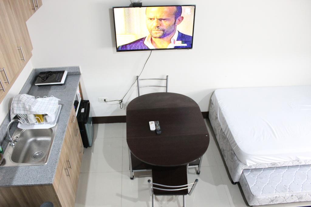 Feel Great Stay Condotels - San Marino Cebu Esterno foto